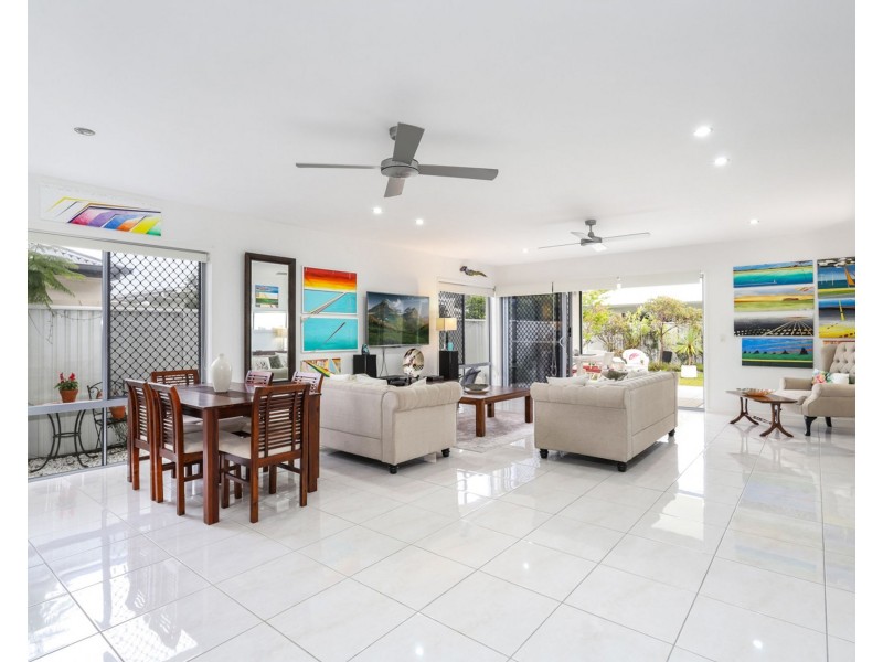 18 Bond Street, Pelican Waters QLD 4551