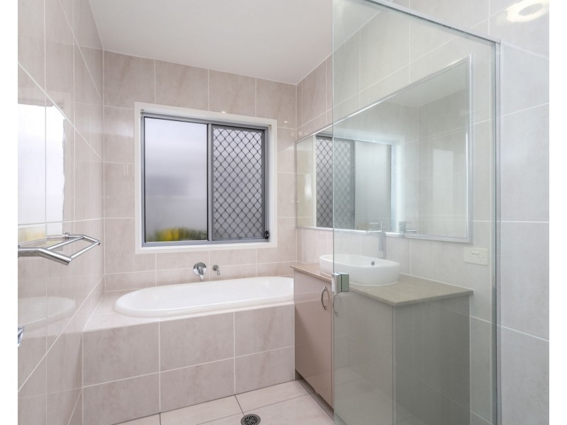 18 Bond Street, Pelican Waters QLD 4551