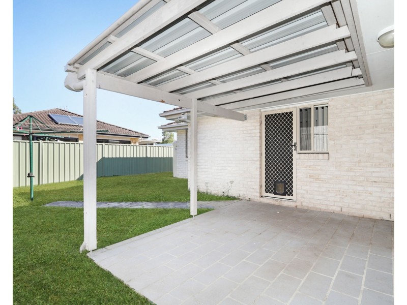 8 Leeside Street, Little Mountain QLD 4551