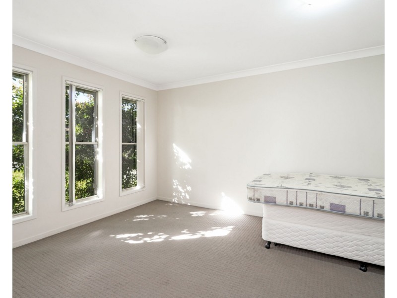8 Leeside Street, Little Mountain QLD 4551