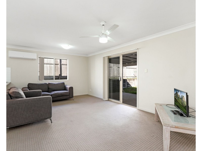 8 Leeside Street, Little Mountain QLD 4551