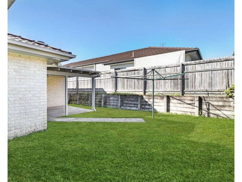 8 Leeside Street, Little Mountain QLD 4551