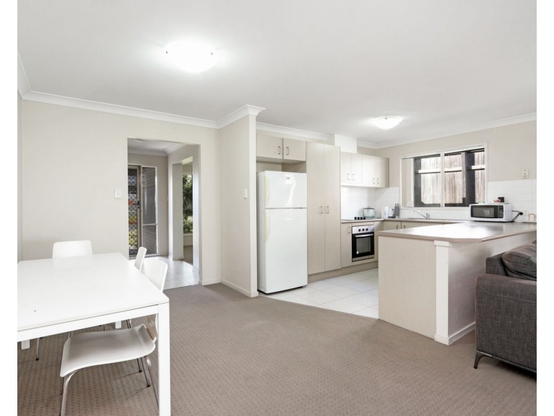 8 Leeside Street, Little Mountain QLD 4551