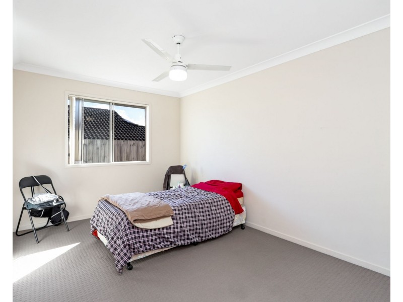 8 Leeside Street, Little Mountain QLD 4551