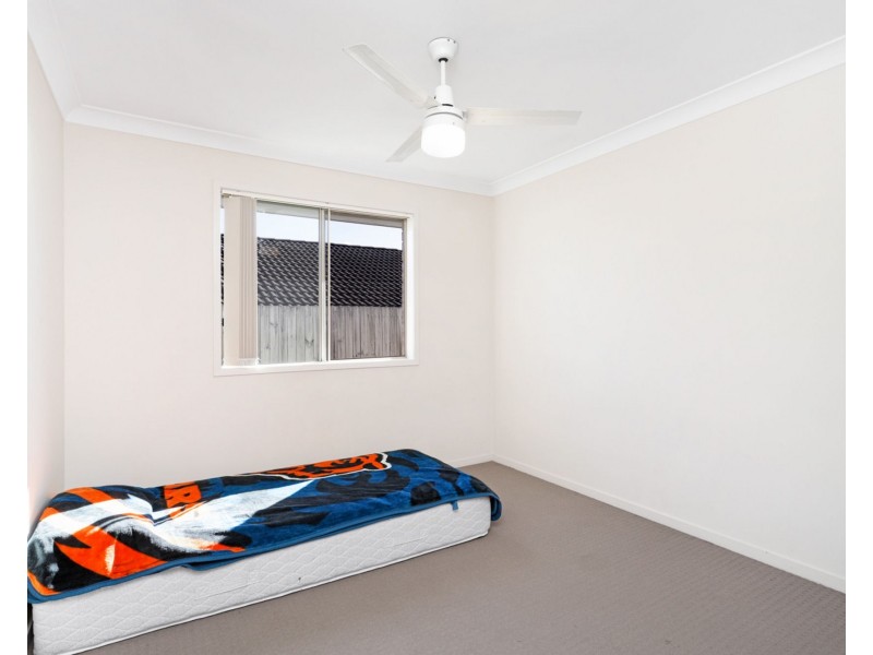 8 Leeside Street, Little Mountain QLD 4551
