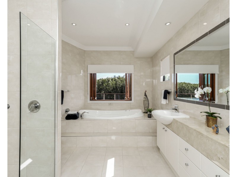 11 Silky Oak Place, Pelican Waters QLD 4551