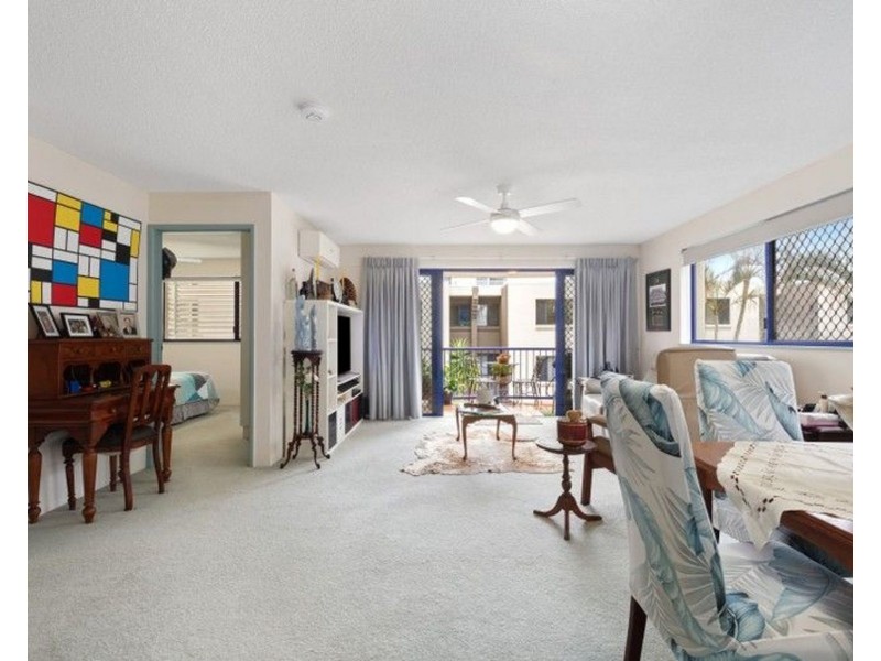 2/5 Latona Avenue, Caloundra QLD 4551