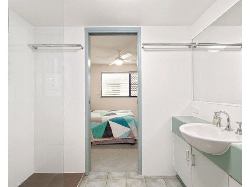2/5 Latona Avenue, Caloundra QLD 4551