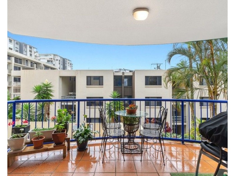 2/5 Latona Avenue, Caloundra QLD 4551
