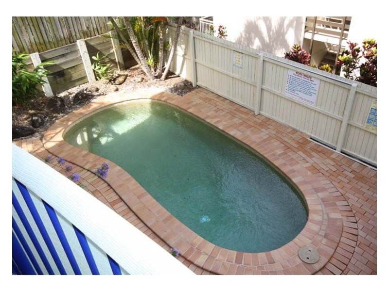 2/5 Latona Avenue, Caloundra QLD 4551