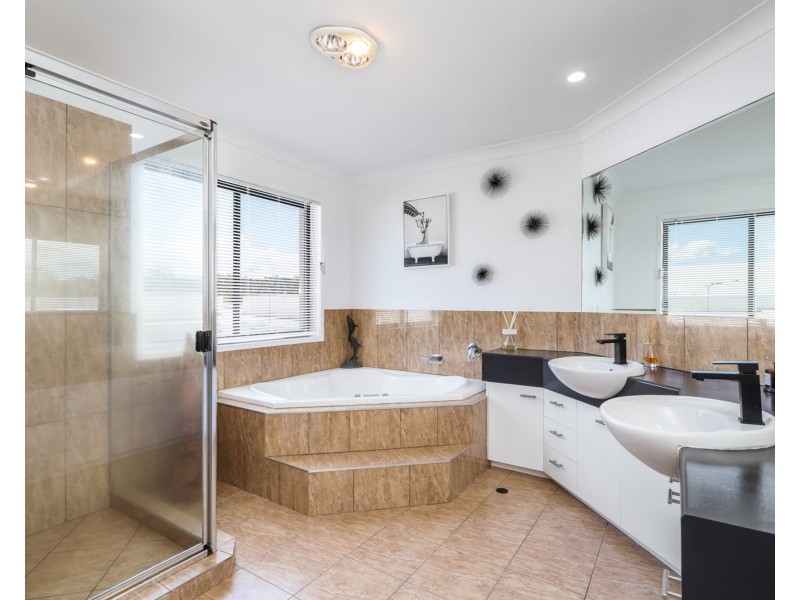 3 Silky Oak Place, Pelican Waters QLD 4551
