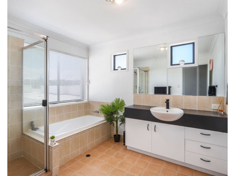 3 Silky Oak Place, Pelican Waters QLD 4551