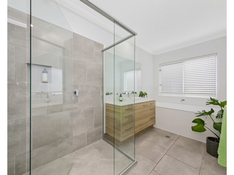 8 Currawong Place, Bli Bli QLD 4560