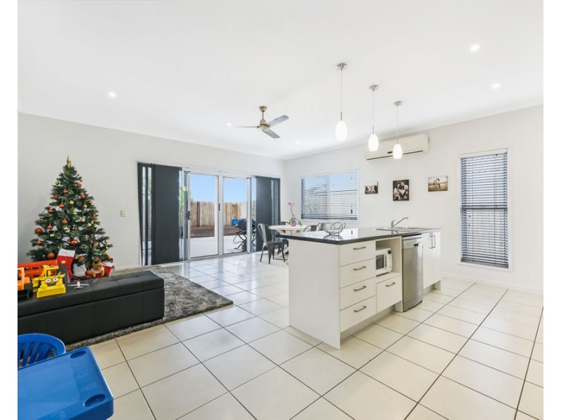 17 Ellis Place, Mountain Creek QLD 4557