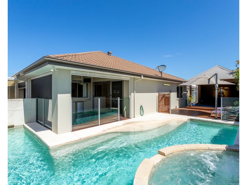 16 Echo Street, Pelican Waters QLD 4551