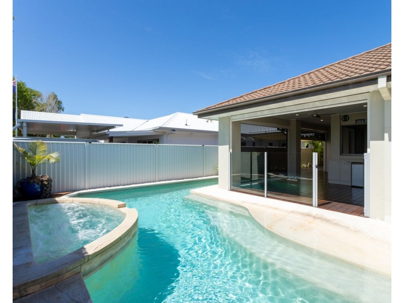 16 Echo Street, Pelican Waters QLD 4551