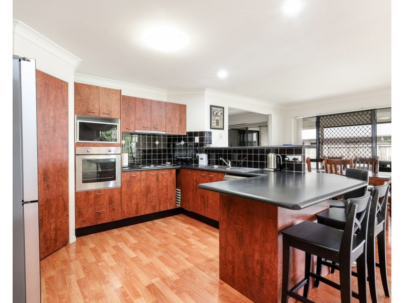 15 Anglia Place, Little Mountain QLD 4551