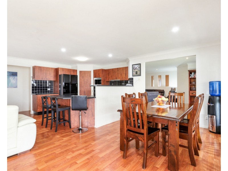 15 Anglia Place, Little Mountain QLD 4551