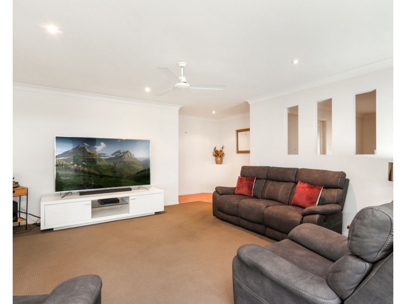 15 Anglia Place, Little Mountain QLD 4551