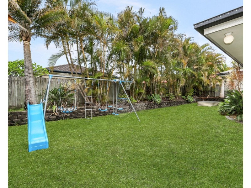 15 Anglia Place, Little Mountain QLD 4551