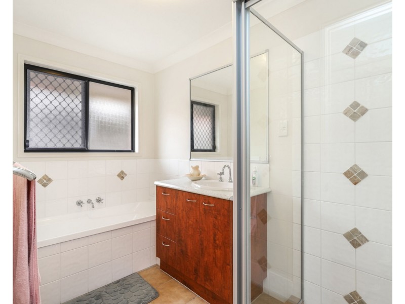 15 Anglia Place, Little Mountain QLD 4551