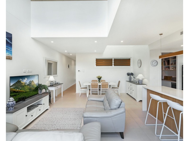 8/14 Coral Sea Drive, Pelican Waters QLD 4551