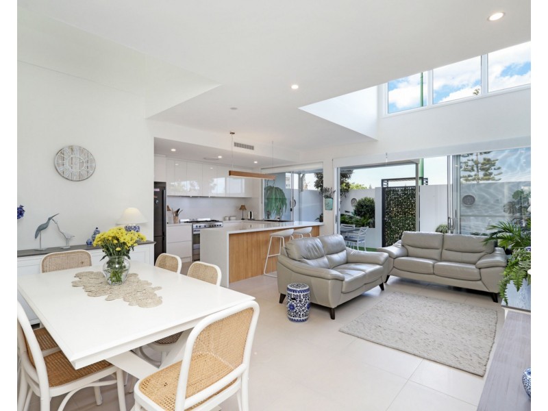 8/14 Coral Sea Drive, Pelican Waters QLD 4551