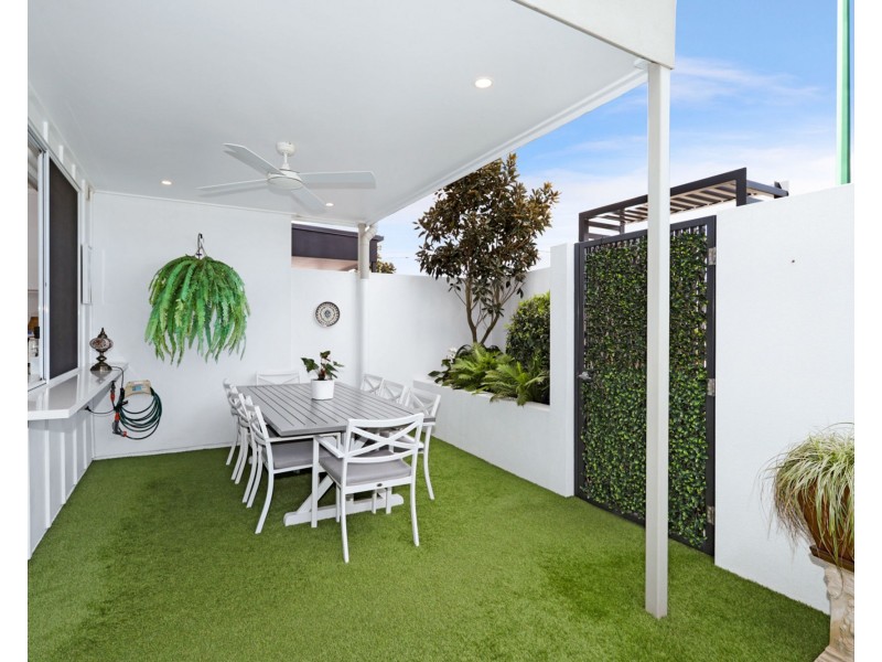 8/14 Coral Sea Drive, Pelican Waters QLD 4551