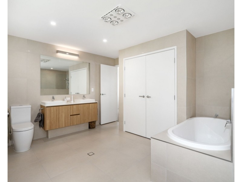 8/14 Coral Sea Drive, Pelican Waters QLD 4551