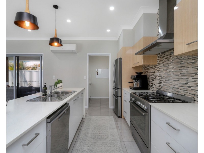 9 Macintyre Crescent, Pelican Waters QLD 4551