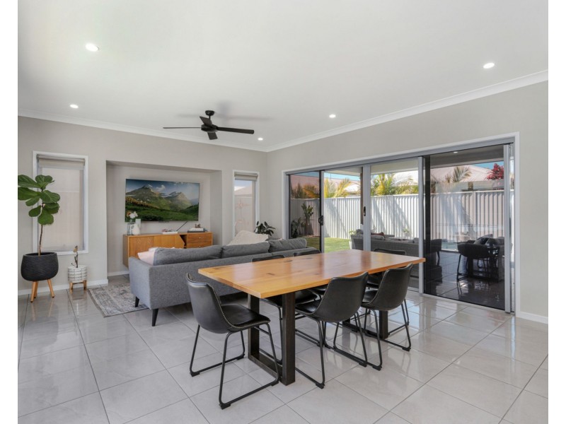 9 Macintyre Crescent, Pelican Waters QLD 4551