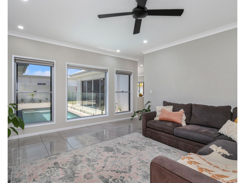 9 Macintyre Crescent, Pelican Waters QLD 4551