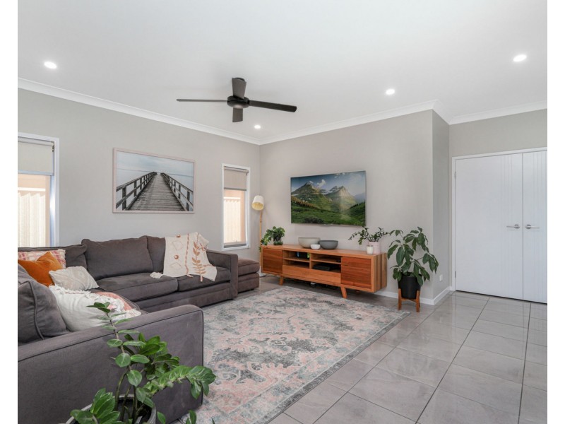 9 Macintyre Crescent, Pelican Waters QLD 4551