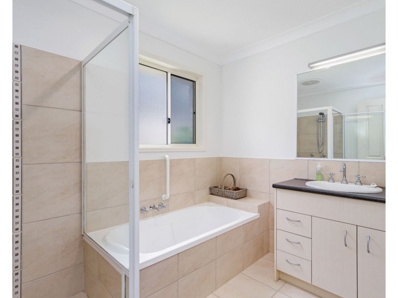 16 Holyn Close, Woombye QLD 4559