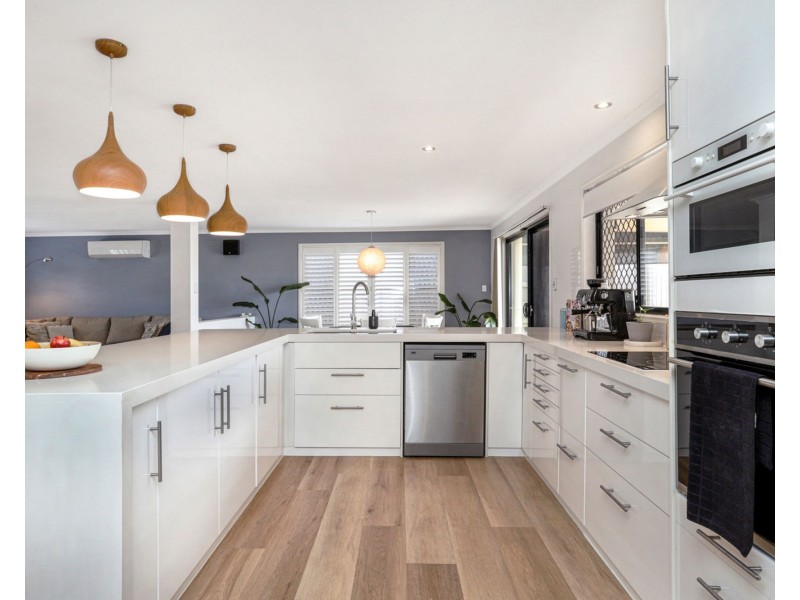 11 Anglia Place, Little Mountain QLD 4551