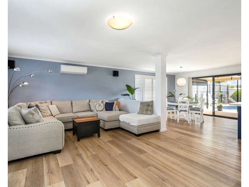 11 Anglia Place, Little Mountain QLD 4551