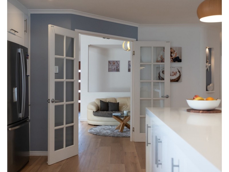 11 Anglia Place, Little Mountain QLD 4551