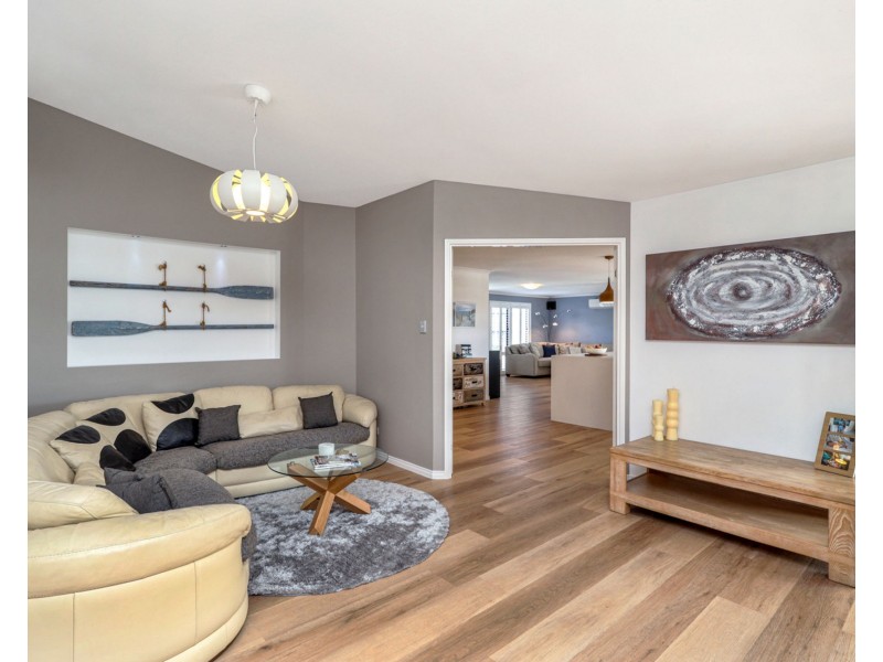 11 Anglia Place, Little Mountain QLD 4551