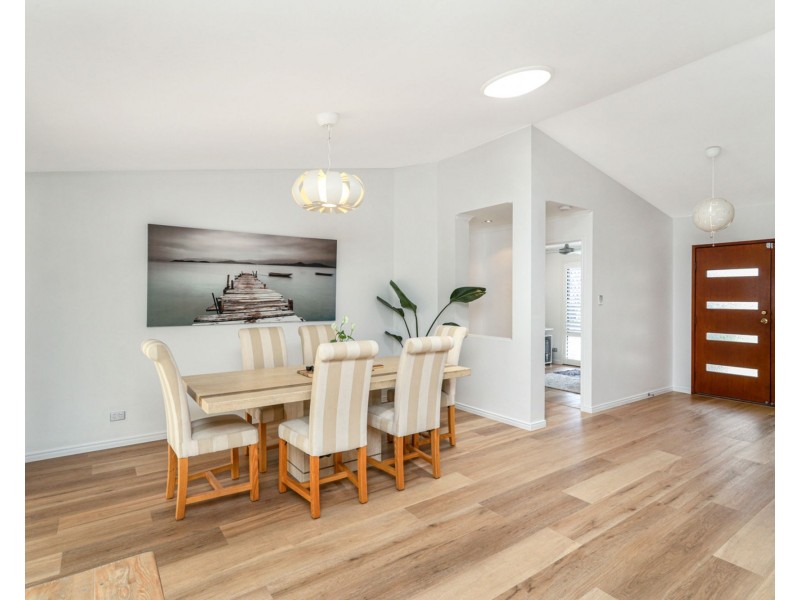 11 Anglia Place, Little Mountain QLD 4551