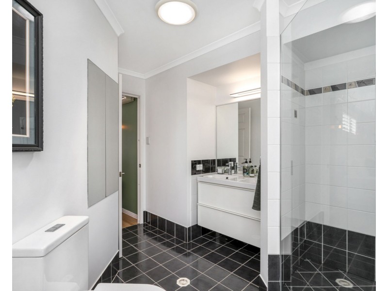 11 Anglia Place, Little Mountain QLD 4551