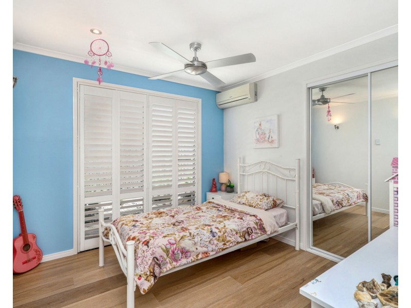 11 Anglia Place, Little Mountain QLD 4551