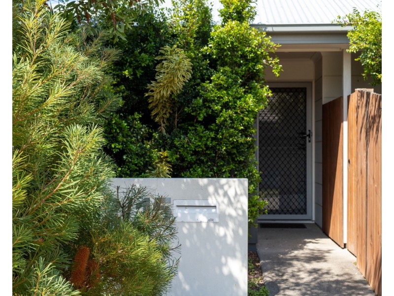 2/15 Amber Drive, Caloundra West QLD 4551