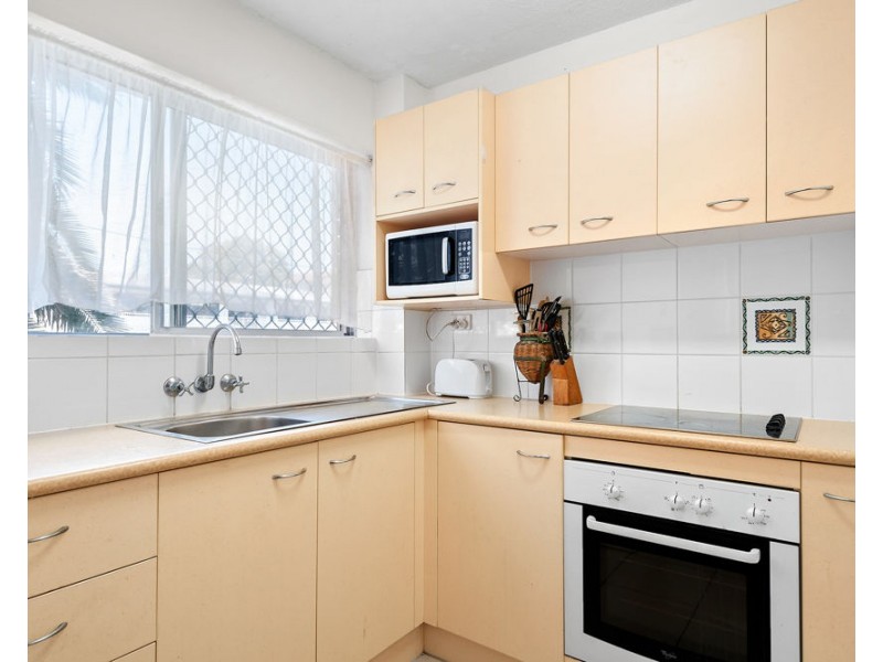 2/2 Moreton Parade, Kings Beach QLD 4551