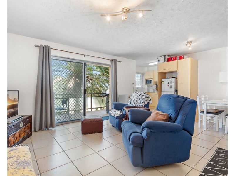 2/2 Moreton Parade, Kings Beach QLD 4551