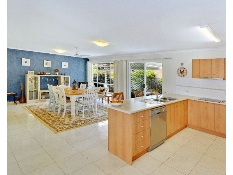 15 Hillside Court, Little Mountain QLD 4551