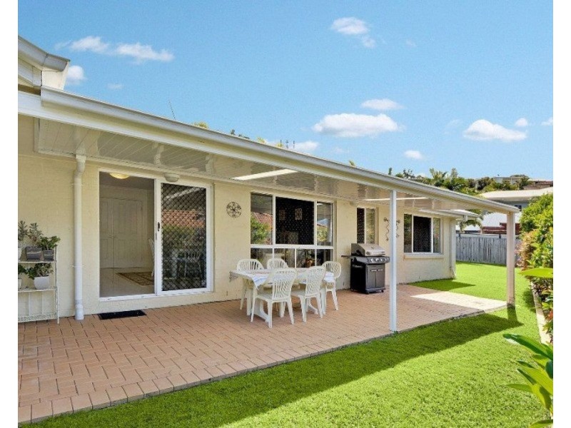 15 Hillside Court, Little Mountain QLD 4551