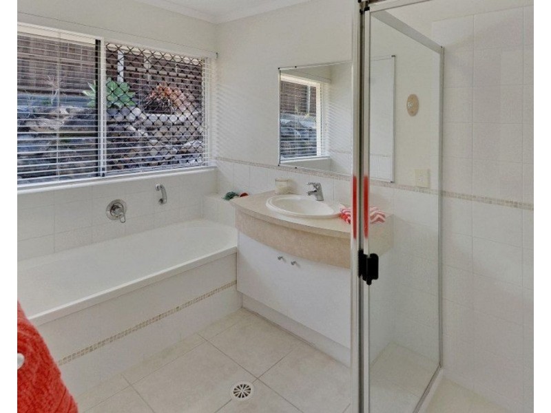 15 Hillside Court, Little Mountain QLD 4551