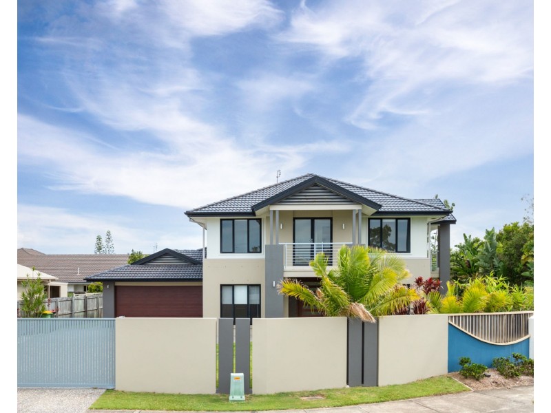 4 Whitehaven Way, Pelican Waters QLD 4551