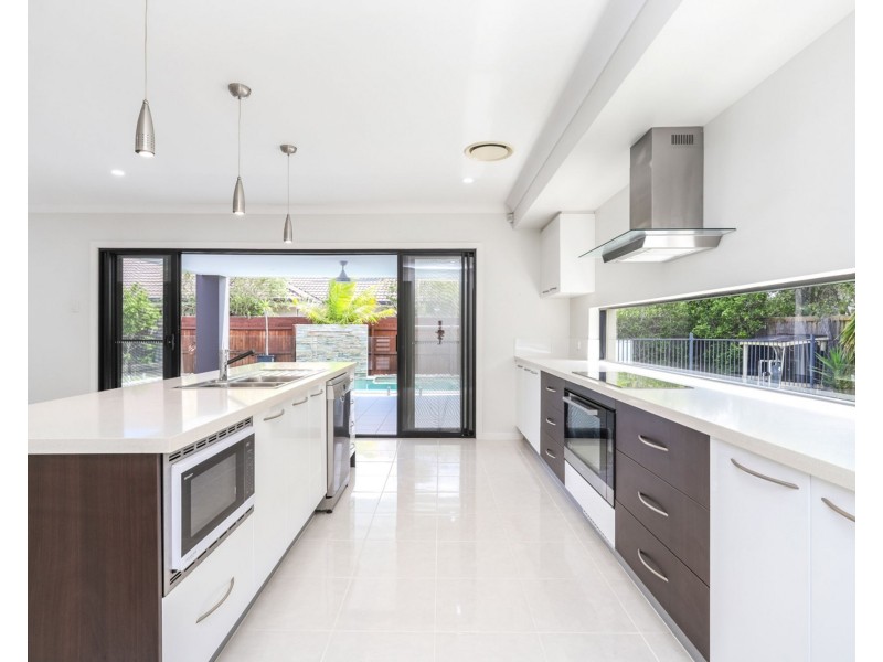4 Whitehaven Way, Pelican Waters QLD 4551