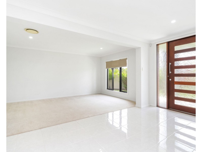 4 Whitehaven Way, Pelican Waters QLD 4551